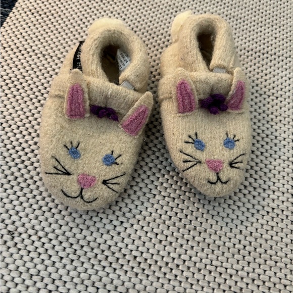Garnet Hill baby wool bunny slippers. Size 6-12 months gently used. - Picture 1 of 3